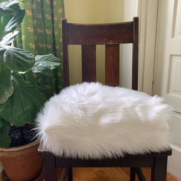 Faux fur throw pillow - handmade - Picture 2 of 3